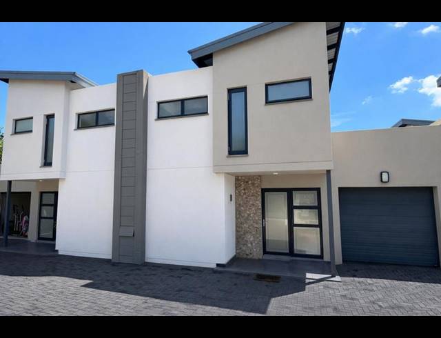 2 BEDROOM TOWNHOUSE FOR SALE IN EQUESTRIA